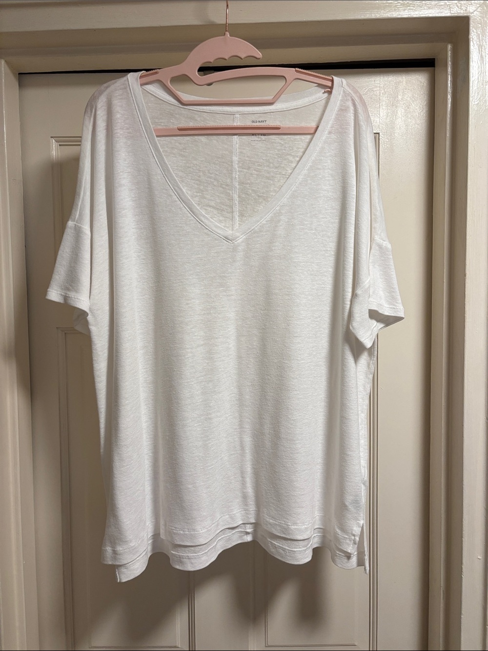 Relaxed V-Neck Women's Boyfriend t-shirt Top in White